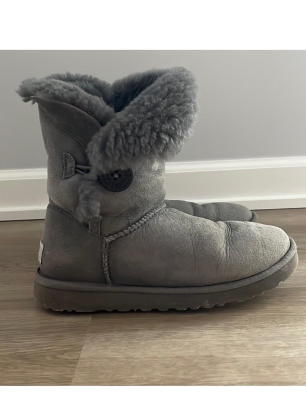 UGG Bailey button boots size 6